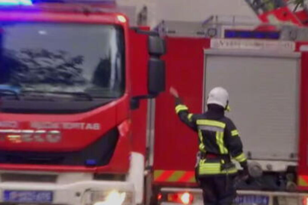 Deset vatrogasaca i tri vozila na terenu: Evo šta gori kod Makiša