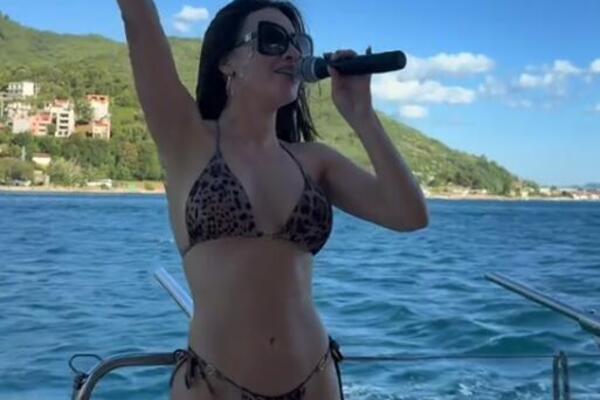 IZAŠAO PRIVATNI SNIMAK TEE SA JAHTE! Dole samo MIKRO BIKINI, muškarci će se ZALEPITI ZA EKRANE