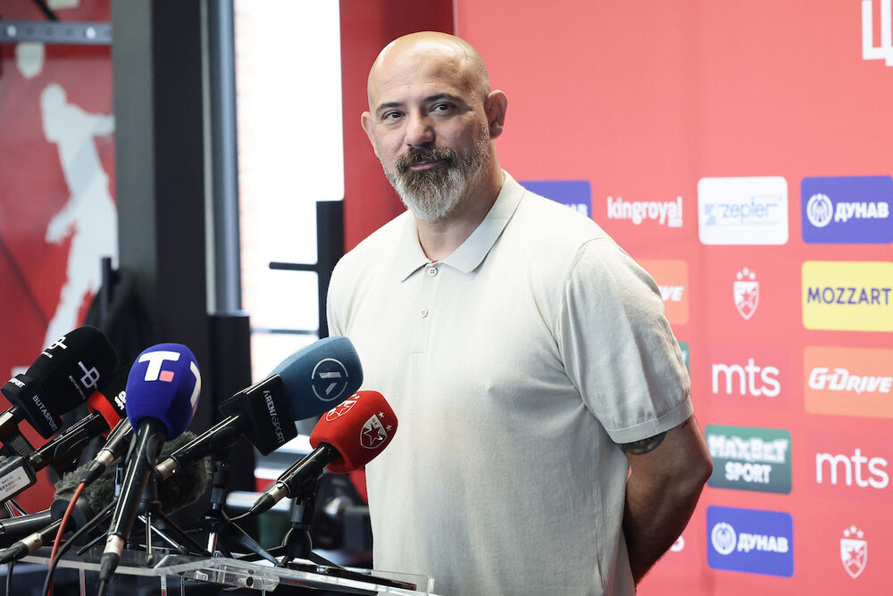Obraćanje Dejana Stankovića na okupljanju fudbalera Crvene zvezde pred novu sezonu 2026/27
