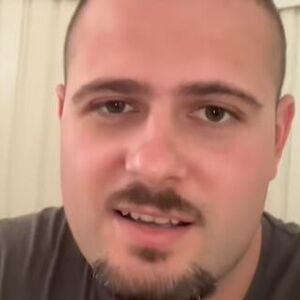 SRBIN DIMITRIJE SNIMIO KAKO IZGLEDA SMEŠTAJ ZA SEZONSKE RADNIKE U HRVATSKOJ: Svi gledaju i ne veruju (VIDEO)