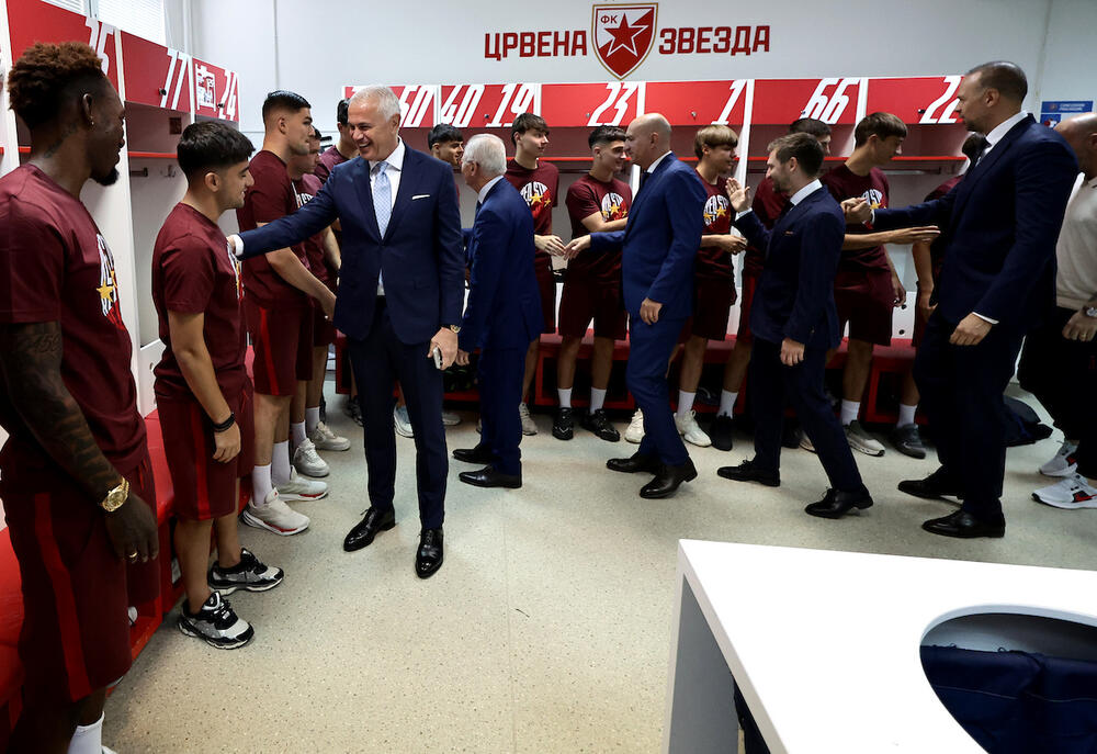 ZVEZDA ZAVRŠILA SA POJAČANJIMA? Od ovoga zavisi da li će biti bombe u avgustu! Sada se okreće izlaznim transferima