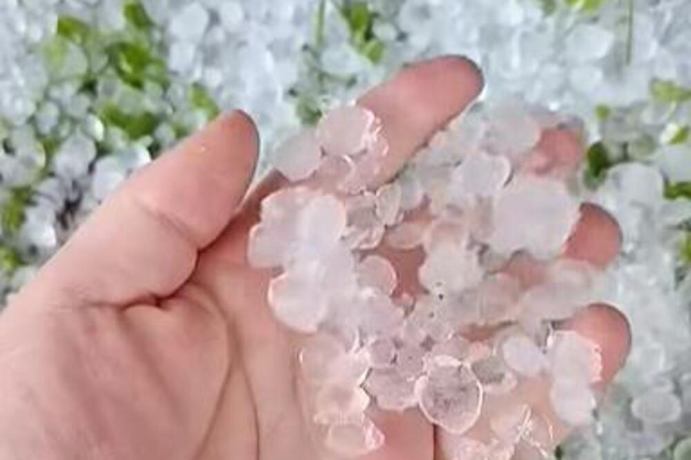 Pada grad veličine lešnika, nestala struja, duva jak vetar! Strašno grmljavinsko nevreme razorilo BiH (VIDEO)