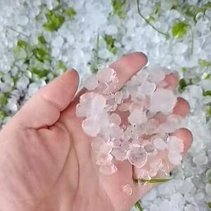 Pada grad veličine lešnika, nestala struja, duva jak vetar! Strašno grmljavinsko nevreme razorilo BiH (VIDEO)