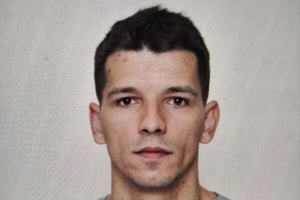 AKO VIDITE OVAJ AUTO, ODMAH ZOVITE POLICIJU! Nemanja (38) seo u njega i nestao bez traga, a čeka ga 2 DECE