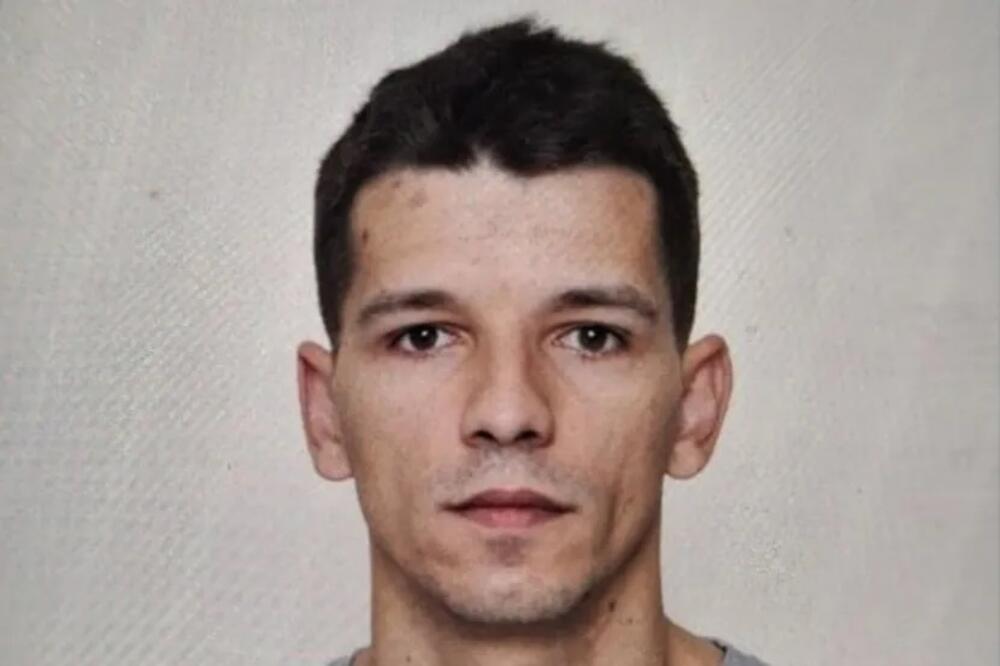 AKO VIDITE OVAJ AUTO, ODMAH ZOVITE POLICIJU! Nemanja (38) seo u njega i nestao bez traga, a čeka ga 2 DECE