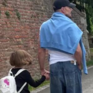 RIKI MARTIN ŠETA KALEMEGDANOM SA DECOM - ĆERKOM, SINOM I 2 BLIZANCA: Oduševljen Beogradom, KUPIO JE OVE 2 STVARI!