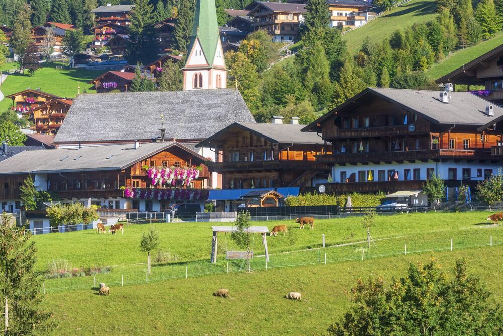 U jednom od najlepših sela ne postoje moderne kuće: Sve izgledaju kao da su stare 100 godina, a evo i zašto