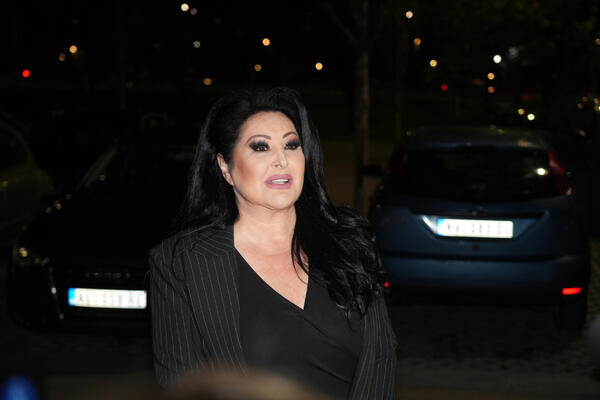 DRAGANA MIRKOVIĆ SPREMNA DA PRODA TELEVIZIJU: Otkriveno sve o njenim poslovima! "MALO JE PREVIŠE ZA JEDNU ŽENU"