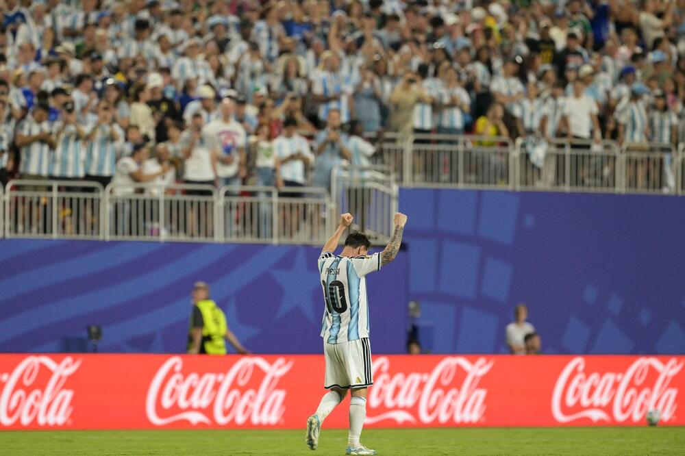Istorijski het-trik Mesija: Leo stigao Klosea, Argentina razbila Alžir!