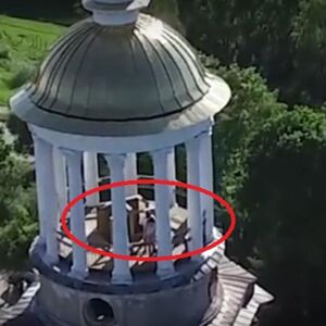 DRON SNIMIO DVOJE NEVERNIKA U LJUBAVNOM ZANOSU NA VRHU MANASTIRA: Bili INTIMNI do kraja, ništa im nije SVETO! VIDEO