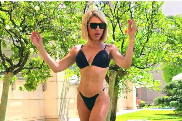 REŠILA DA TIGRA IZLUDI NAČISTO! Jeremićeva pozirala u TRAČICAMA, a onda ZAVRŠILA NA MUŠKOJ POTKOLENICI