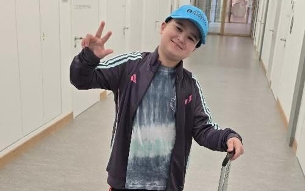 Dečak Andrija uspešno podneo još jednu tešku operaciju: Uprkos teškoj i retkoj bolesti ne skida osmeh sa lica