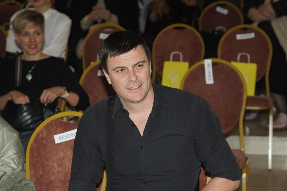 OVO JE ŽENA VUKA KOSTIĆA: Kad je ovakva BOGINJA nije ni čudo što je krije, ovakva LEPOTA se ne viđa svaki dan