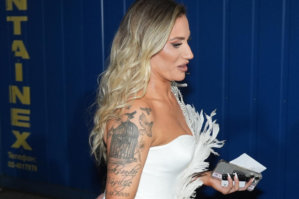 KRISTINA SPALEVIĆ SE OGLASILA USRED DRAME: Pojavila se BEZ TRUNKE ŠMINKE! "Da li neko ovo može da zaustavi?"
