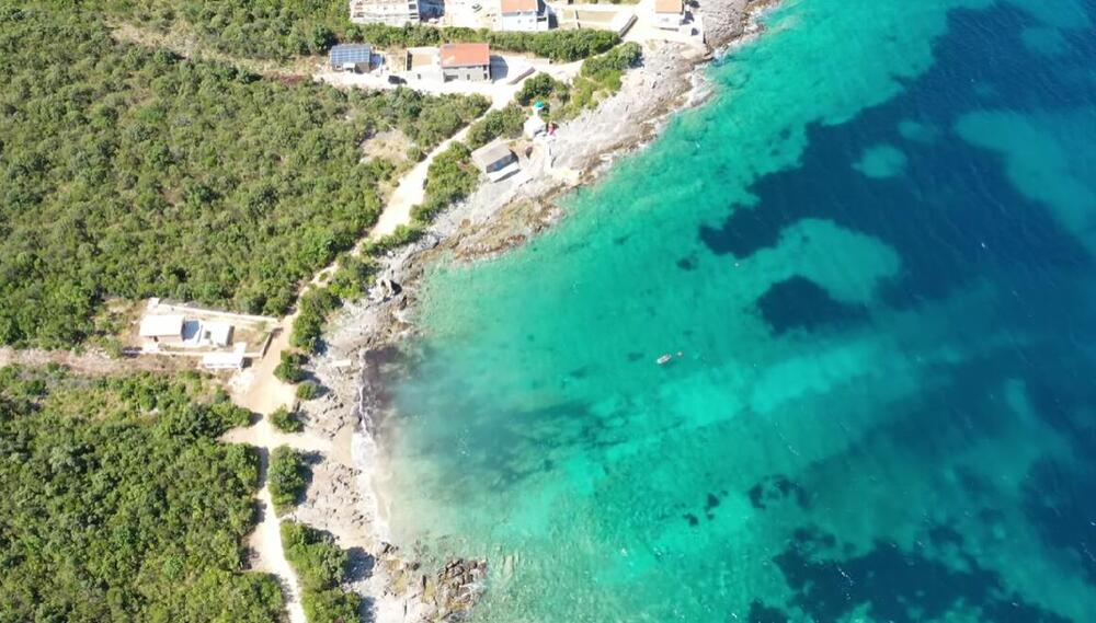 Crnogorci se mole da turisti ne otkriju ovu plažu! Ljubomorno je čuvaju samo za sebe, kad je vidite... (VIDEO)