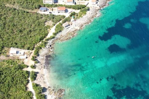 Crnogorci se mole da turisti ne otkriju ovu plažu! Ljubomorno je čuvaju samo za sebe, kad je vidite... (VIDEO)