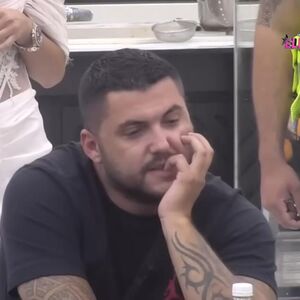 SESTRA ASMINA DURDŽIĆA NAPRAVILA HAOS JEDNOM REČENICOM: Svi se pitaju kome je upućena! "DAJ ŽENI NOVAC I ONA"...