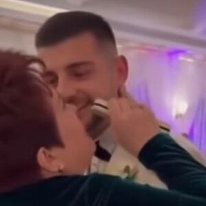 Svekrva zgrabila mikrofon usred svadbe, pa ponizila maldu i obrukala sina: Izgovorila je samo ovu rečenicu