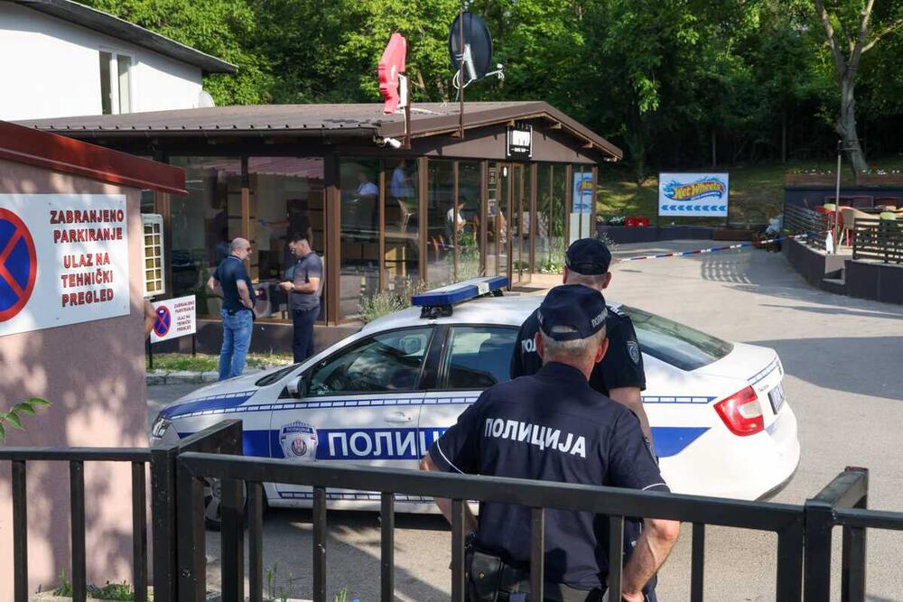 SNIMAK UBISTVA VESKOVIĆA U KAFIĆU U KUMODRAŽU: Pruža ruku napadaču, okreće se ka stolu... (VIDEO)