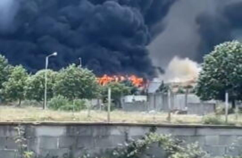 VANREDNO STANJE U MOSTARU: Veliki požar prouzrokovao štetu, građanima upućen apel! (VIDEO)