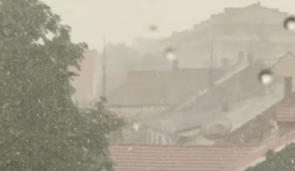 Najnoviji snimci nevremena koje tutnji Srbijom: Snažan pljusak pogodio Novi Sad i Požarevac, a evo šta čeka Beograd