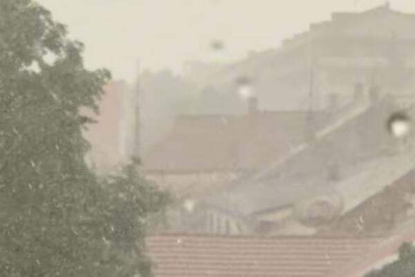 Najnoviji snimci nevremena koje tutnji Srbijom: Snažan pljusak pogodio Novi Sad i Požarevac, a evo šta čeka Beograd