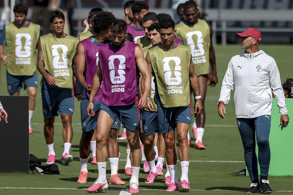 Roberto Martinez seli Kristijana Ronalda na klupu?