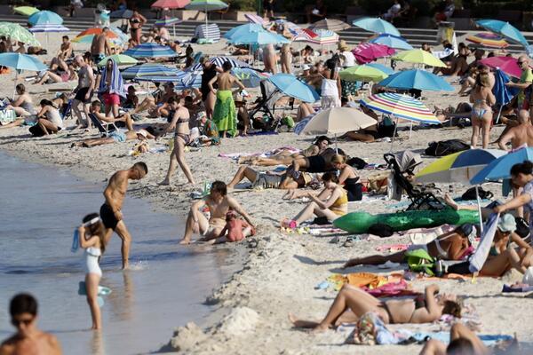 Srbin snimao golu decu na plaži: Strašne vesti iz Hrvatske - policija mu pronašla jezive stvari u telefonu