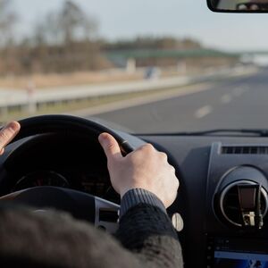 Jednostavan japanski trik rashlađuje auto za minut: Klima vam nije potrebna (VIDEO)