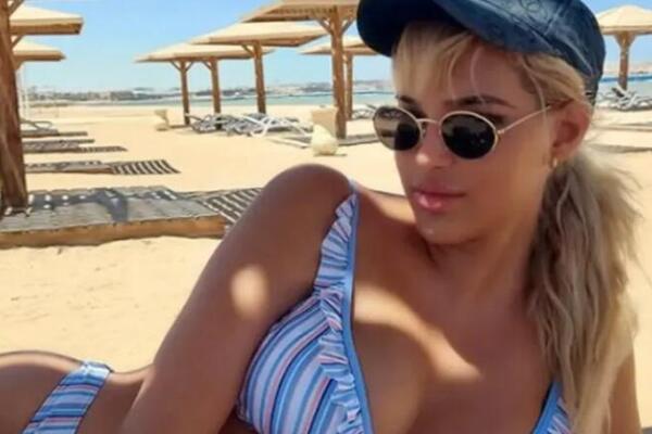 SRBI LUDE ZA MLAĐOM VERZIJOM PAMELE ANDERSON! Čista je DESETKA u 2 stvari - a ŠOKIRAĆE vas ko ju je RODIO