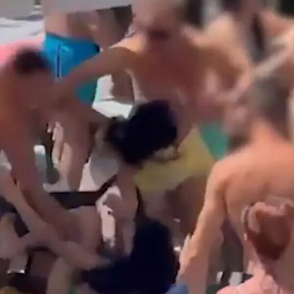 KRV I PESNICE SEVALE NA SVE STRANE: U masovnoj tuči pretučena DEVOJČICA, slomili joj nos, sve zbog OVOGA (VIDEO)