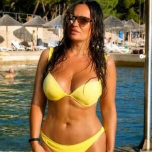 KAKVA BOMBA OD ŽENE! SKINULA SE PRIJINA KEVA (52)! Trljaćete oči na OVO TELO, bikini joj STOJI KAO SALIVEN