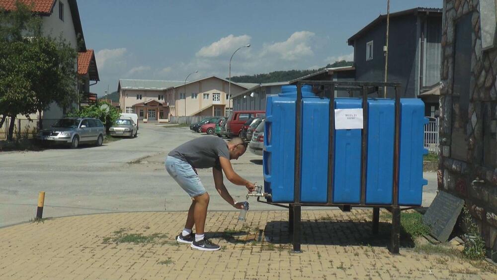 "NE KORISTITE VODU ZA PUNJENJE BAZENA I ZALIVANJE BAŠTA" Hitan apel upućen građanima u okolini ovog grada