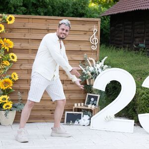 TORTA, GOSTI I PEVAČ ZAVRŠILI U BAZENU! Ovakvu proslavu rođendana još niste videli! Sve se desilo u LUKSUZNOJ vili