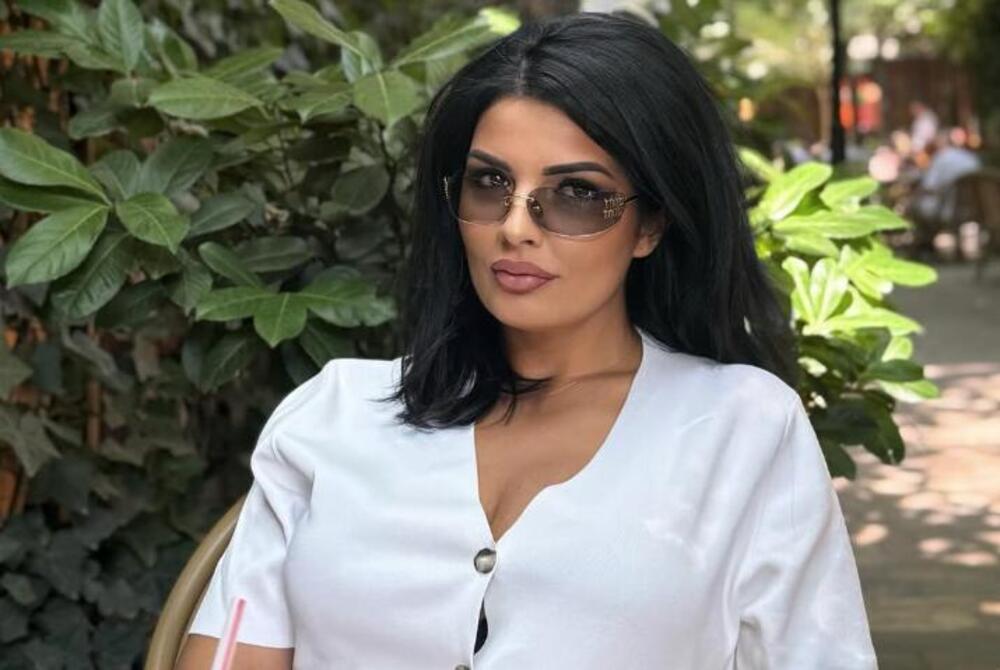JASNO JE ŠTO CEO GRAD BRUJI O NJOJ: Milena BACILA ŽIŠKU VRUĆOM FOTKOM u bezobrazno kratkom šortsu, alal joj vera