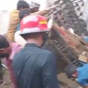 Srušio se krov u Pakistanu: Četrnaestoro dece na mestu ostalo mrtvo, ima i povređenih (VIDEO)
