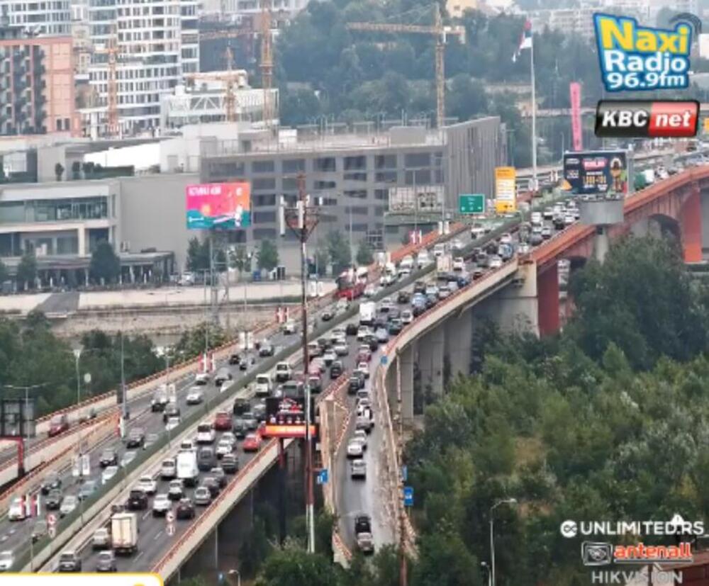 Kolaps od ranog jutra u Beogradu, gužve sa svih strana: Na ovim mestima nema igla gde da padne, kritično je (FOTO)