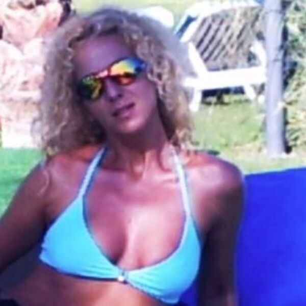 MAJKO MILA, KAKVA MAČKA: Ima 56 i izgleda bolje od duplo mlađih, plavi bikini istakao PRIRODNE OBLINE, prava bomba