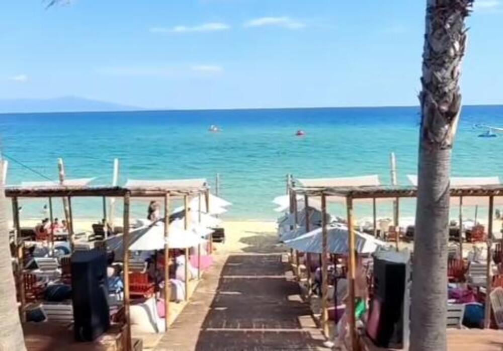 Drama na jednoj od najlepših plaža u Grčkoj: Dečak iz Srbije nagazio na otrovnu ribu, spasiteljka sprečila najgore