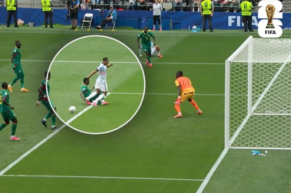 Utrčao mu s leđa, nije mogao da ga izbegne? Pogledajte penal u 125. minutu, Senegalci se molili i plakali! (VIDEO)