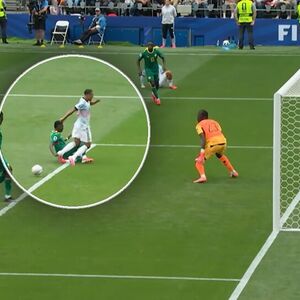 Utčao mu s leđa, nije mogao da ga izbegne? Pogledajte penal u 125. minutu, Senegalci se molili i plakali! (VIDEO)