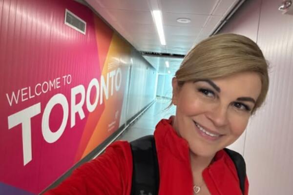 Kolinda stigla u Toronto, pa objavila fotku: Region gleda i ne trepće, bivša predsednica SPREMNA ZA NAVIJANJE!