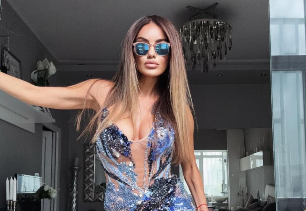 SA 46 JE NAJJAČA BEOGRADSKA RIBA: Minijaturna haljina JEDVA PREKRILA INTIMU, žene bi dale bubreg da izgledaju ovako
