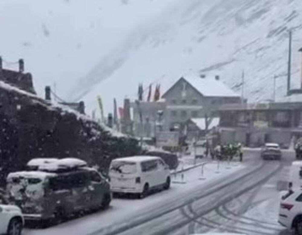 Jul mesec, a sneg pada kao da je decembar: Šokantan prizor iz Evrope sve zatekao, ZIMA USRED LETA! (VIDEO)