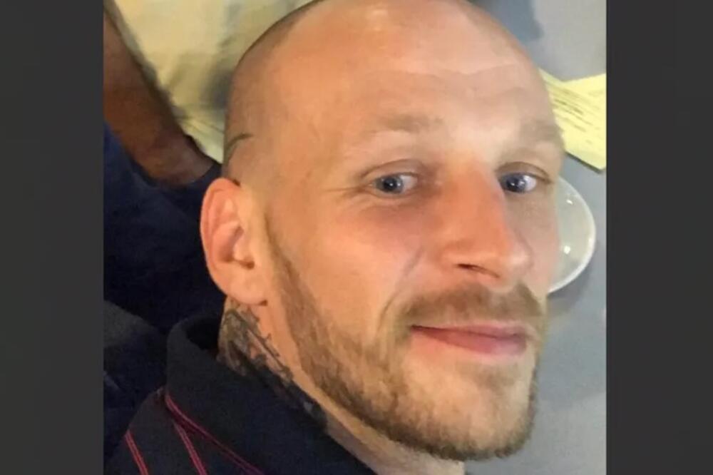 Bokser pravio haos tokom leta, PUTNICI I POSADA MORALI DA GA VEŽU! Umro odmah po sletanju, NIKOME NIJE JASNO ZAŠTO