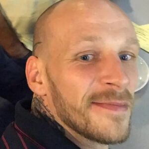 Bokser pravio haos tokom leta, PUTNICI I POSADA MORALI DA GA VEŽU! Umro odmah po sletanju, NIKOME NIJE JASNO ZAŠTO