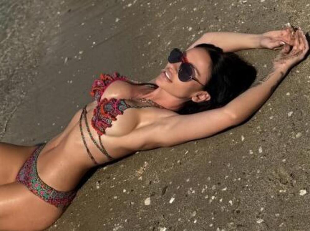 KAD SE NAJZGODNIJA MAMA POJAVI SRBI NE ZNAJU ZA SEBE: Prava neverica koliko godina ima ova BOGINJA, alal joj vera
