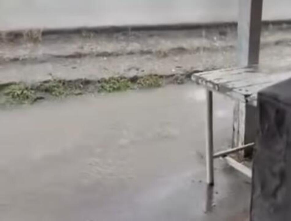 Potop u ovom srpskom gradu: Nebo kao da se odjednom otvorilo (VIDEO)