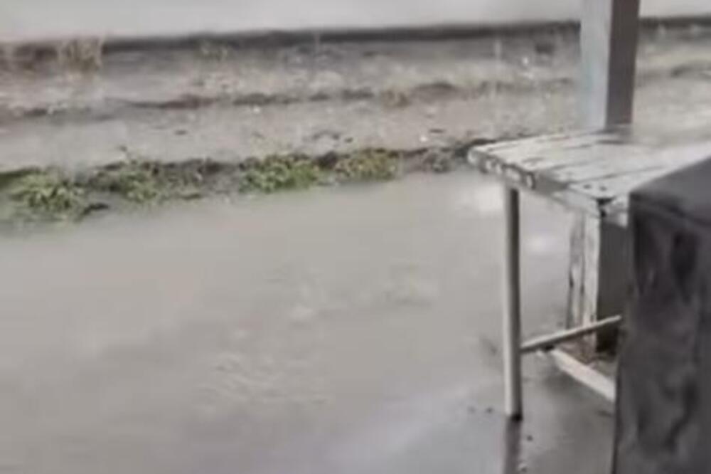 Potop u ovom srpskom gradu: Nebo kao da se odjednom otvorilo (VIDEO)