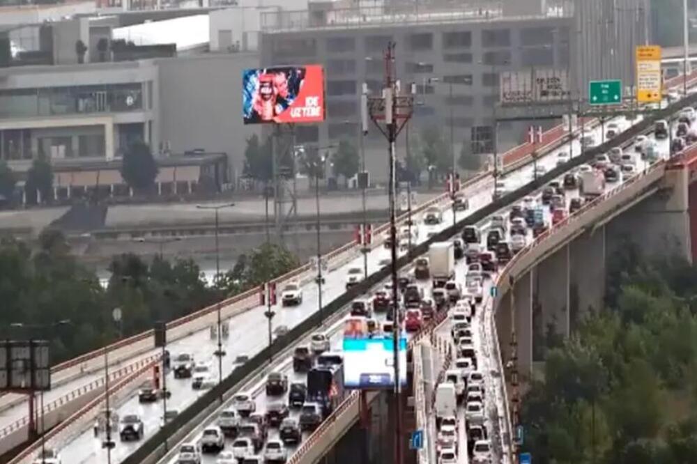 Totalni kolaps u centru Beograda: Kiša napravila ogromne gužve, u ovim ulicama je najkritičnije, vozila mile!